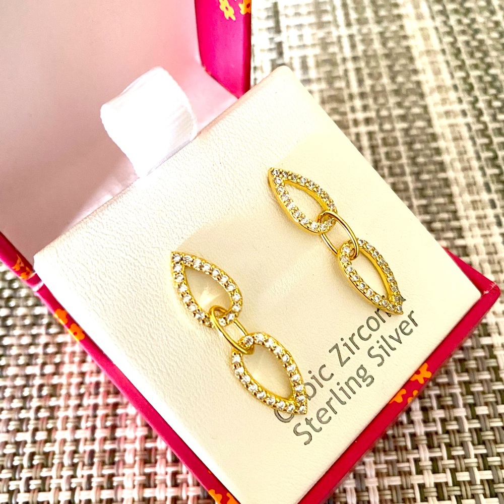 Nanette BRAND NEW gold toned stud earrings 😍 Box included 🎁 - Picture 1 of 5